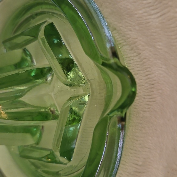 Antique Green Uranium Vaseline Depression Glass Citrus Juicer - Picture 6 of 11